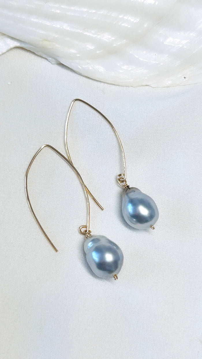 Fish hook earrings - Tahitian Pearl