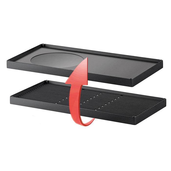Die Unold Grillplatte Metall wendbar für RACLETTE 48735 + 48765 verfügt über zwei schwarze Metallplatten, eine glatte und eine geriffelte, was ihr reversibles Design für vielseitiges Grillen unterstreicht.