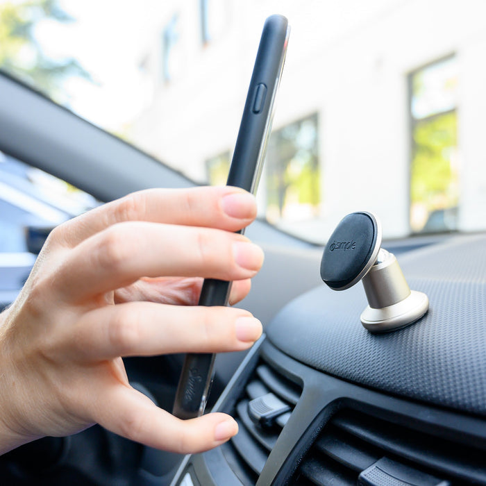 isimple dash car mount metal on dash in vehicle