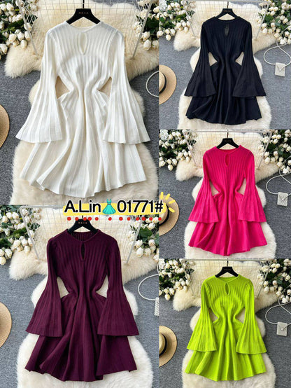 # 0 01771 GOWN