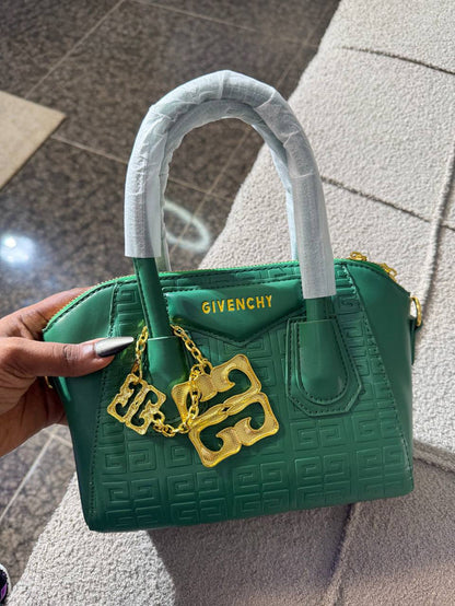 # 0 H8186 GIVENCHY BAG