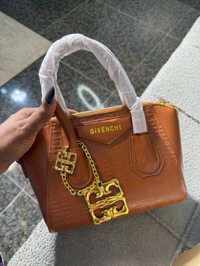 # 0 H8186 GIVENCHY BAG
