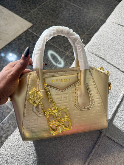 # 0 H8186 GIVENCHY BAG