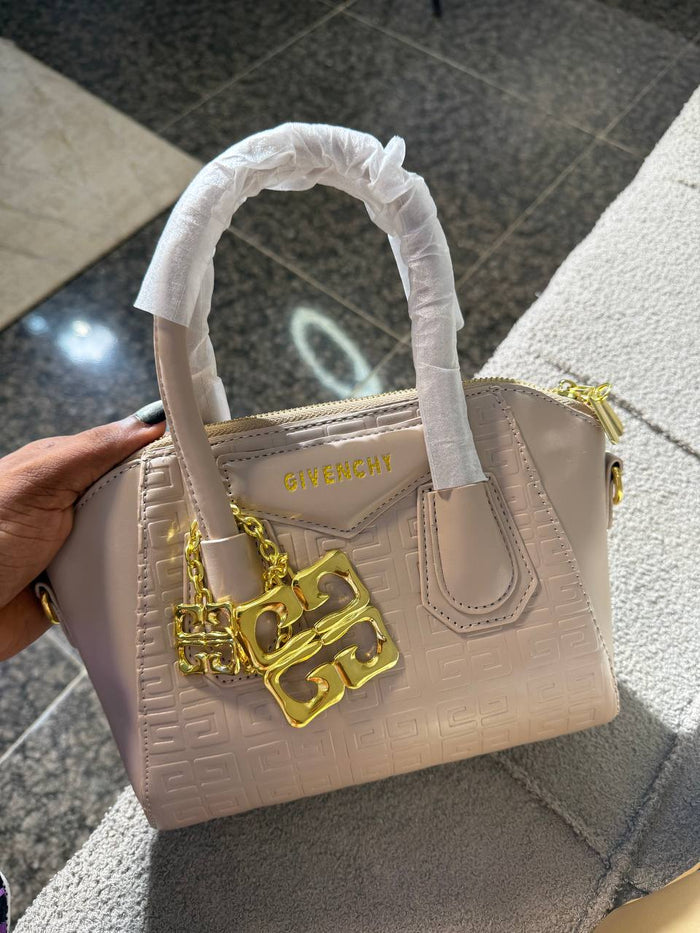 # 0 H8186 GIVENCHY BAG