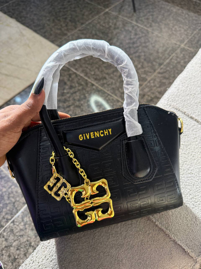 # 0 H8186 GIVENCHY BAG