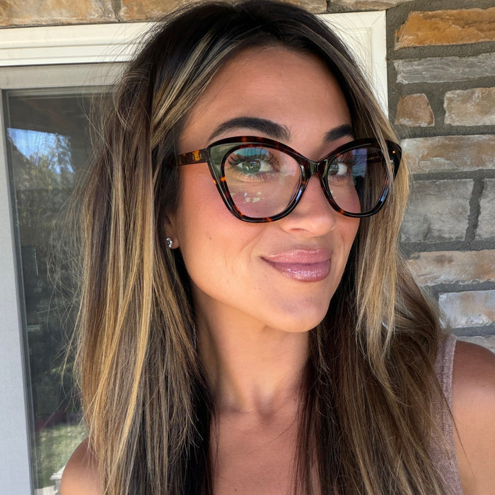 lifestyle - madison quinn wearing cat eye tortoise eyeglasses