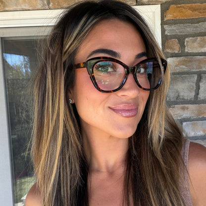 lifestyle - madison quinn wearing cat eye tortoise eyeglasses