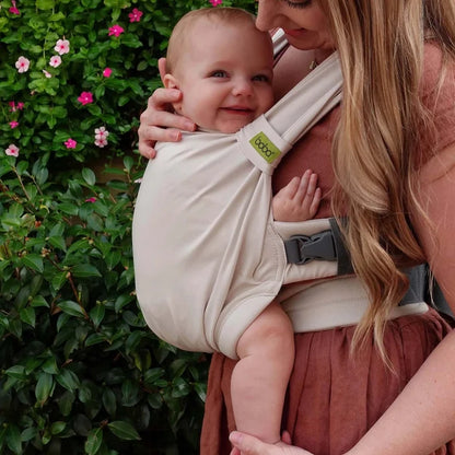 This effortless hybrid baby carrier is an ideal choice for all parents looking for a simple and convenient carrier for babies from birth to 18 months (7-35 lb or 3.2-16 kg)! Stone