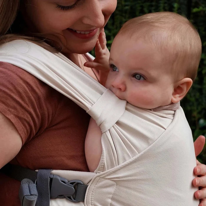 This effortless hybrid baby carrier is an ideal choice for all parents looking for a simple and convenient carrier for babies from birth to 18 months (7-35 lb or 3.2-16 kg)! Stone