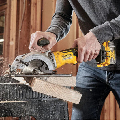 DEWALT 20V MAX ATOMIC Lithium-Ion Cordless Brushless 4-1/2-inch Compact Circular Saw Kit with 5Ah Battery - Refurbished with Dewalt Warranty - DCS571P1