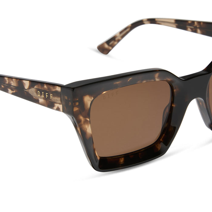 diff eyewear featuring the greer square sunglasses with a espresso tortoise frame and brown gradient polarized lenses detailed view