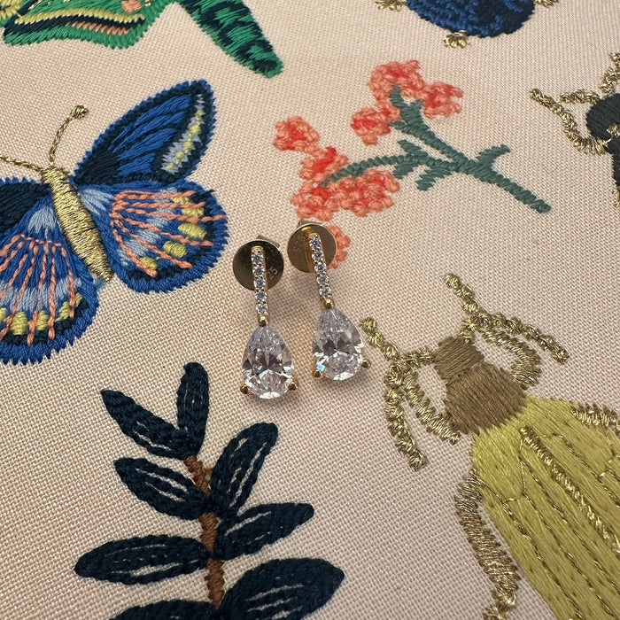 Linea Pave Pear Stud