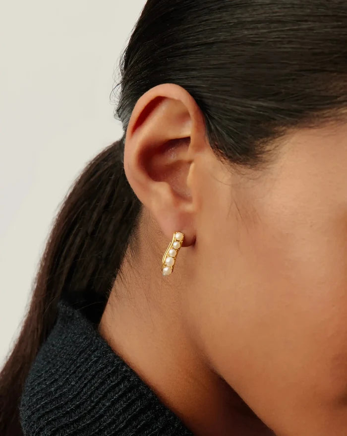 Pearl Wave Small Hoop Earrings | 18k Gold Plated/Pearl Earrings Missoma