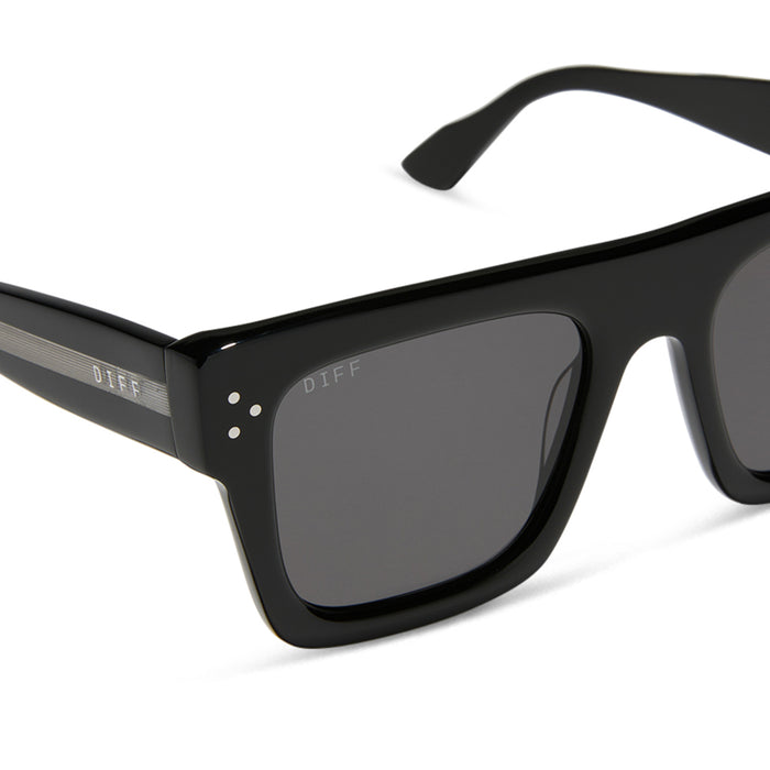 diff eyewear roberts square sunglasses with a black frame and grey polarized lenses detailed view