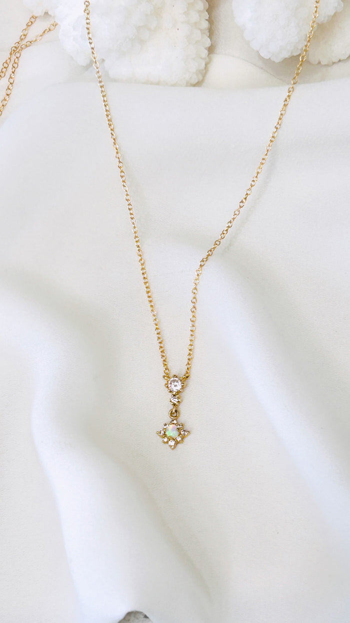 Shimmer necklace - Opal