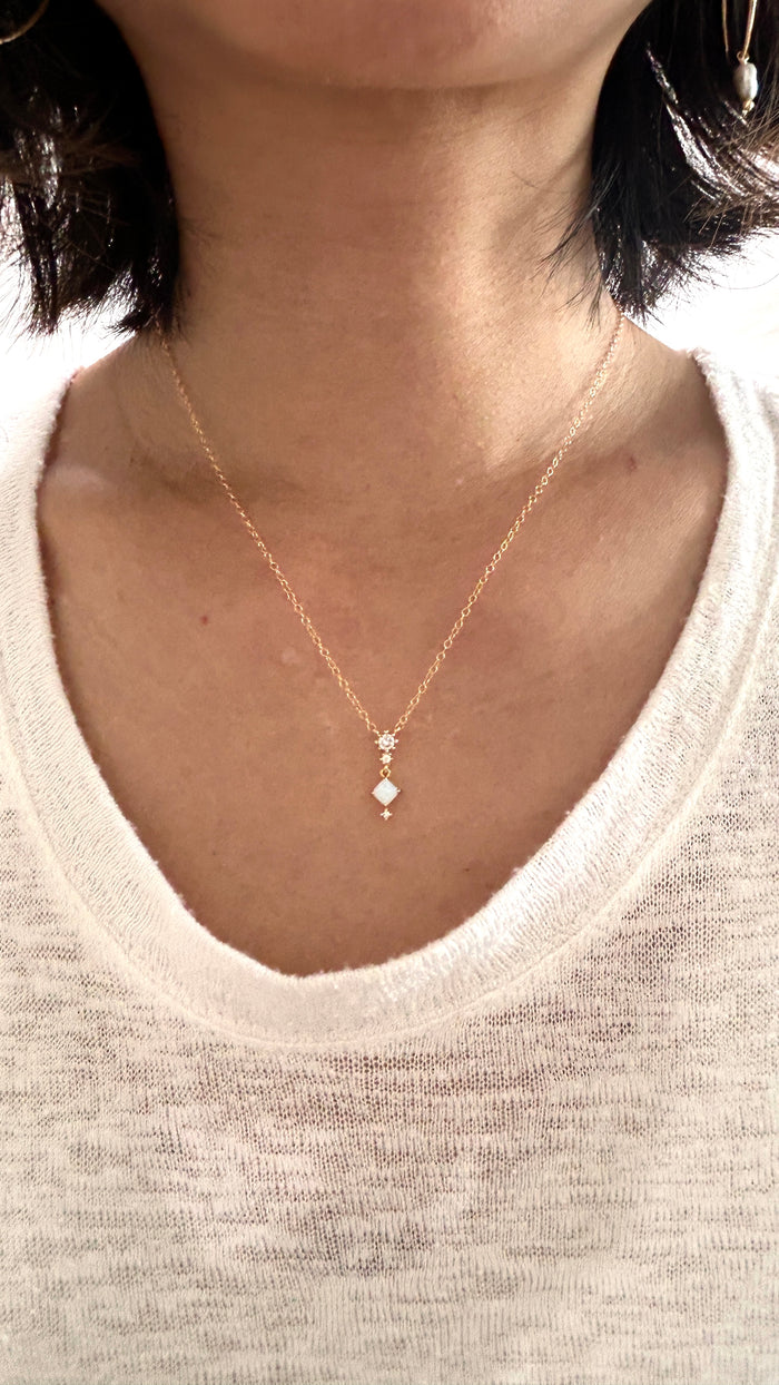 Shimmer necklace - Opal
