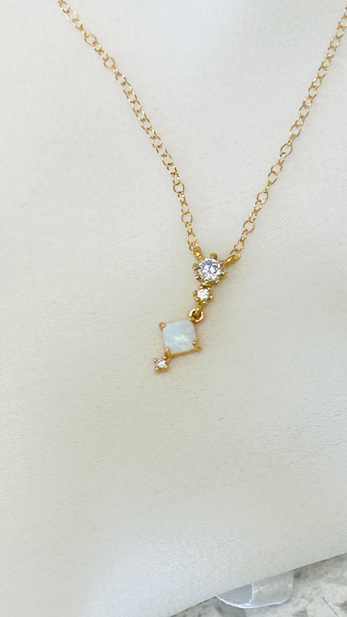 Shimmer necklace - Opal