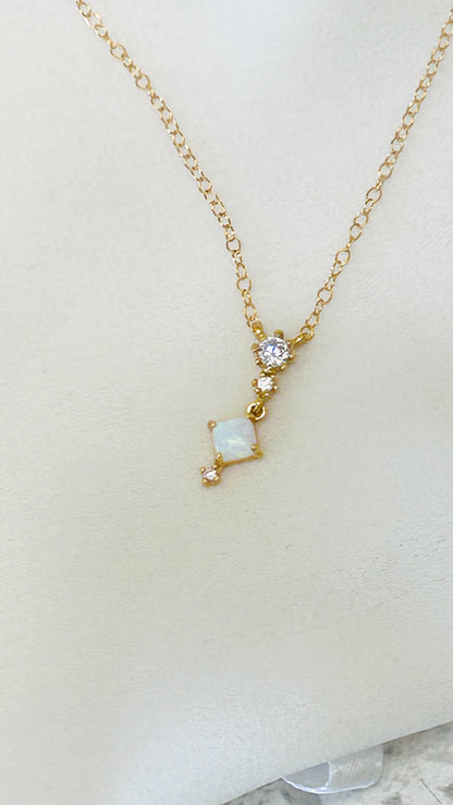 Shimmer necklace - Opal