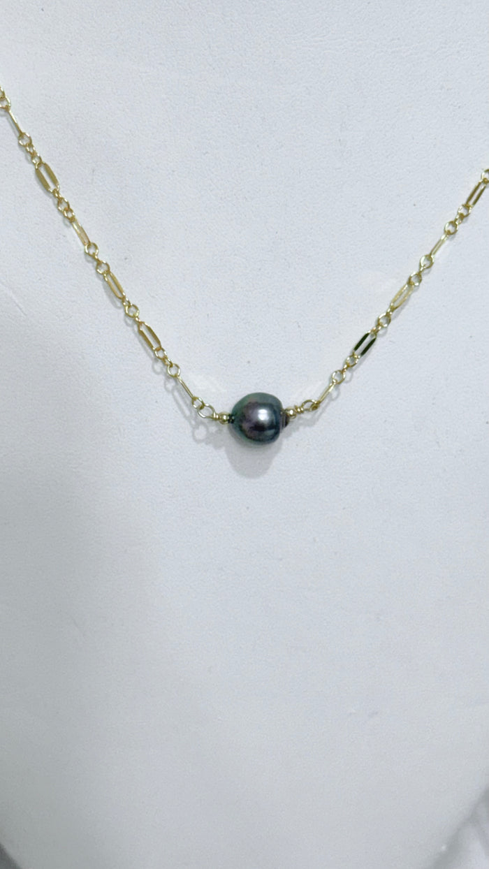Simple Tahitian keshi necklace - Peacock