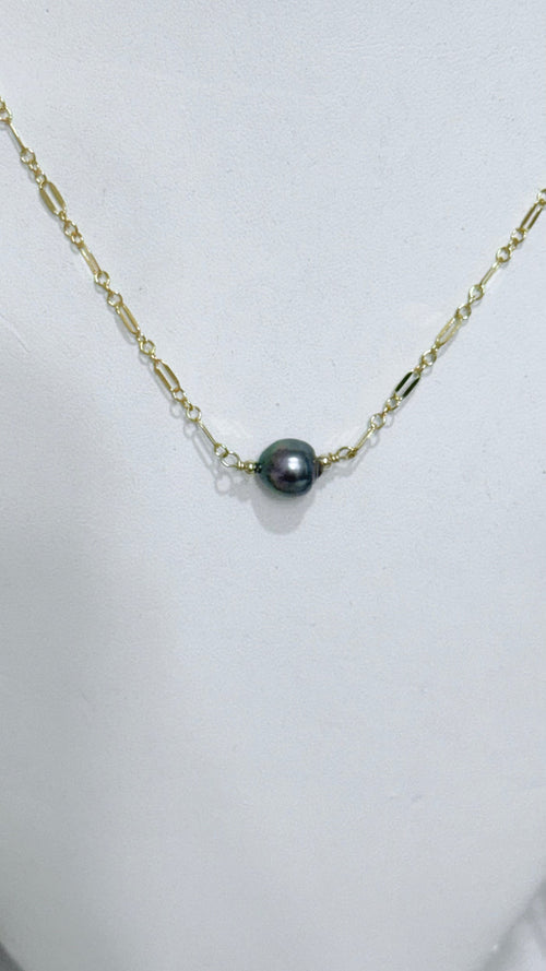 Simple Tahitian keshi necklace - Peacock