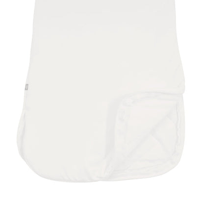 Dual zipper being displayed on Kyte Baby  Sleep Bag in Cloud 2.5