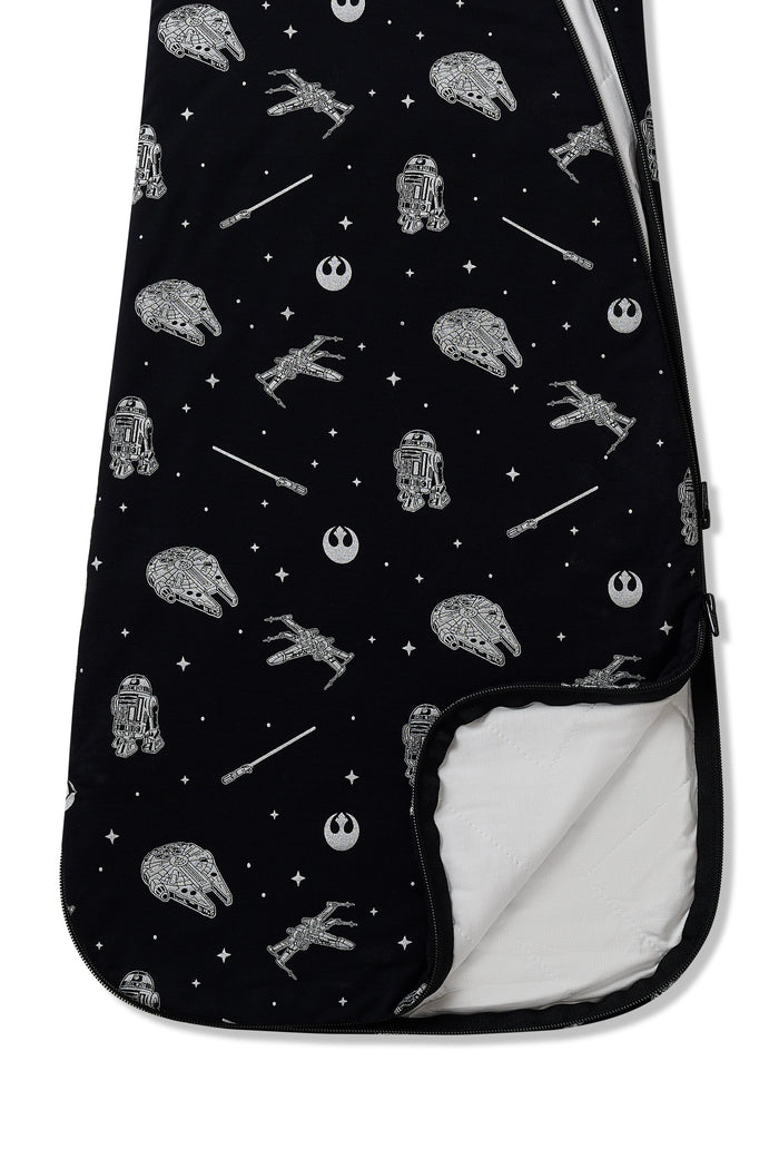 Double zipper shown on the Sleep Bag in STAR WARS™ 1.0