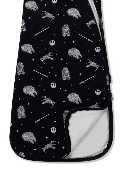 Double zipper shown on the Sleep Bag in STAR WARS™ 1.0