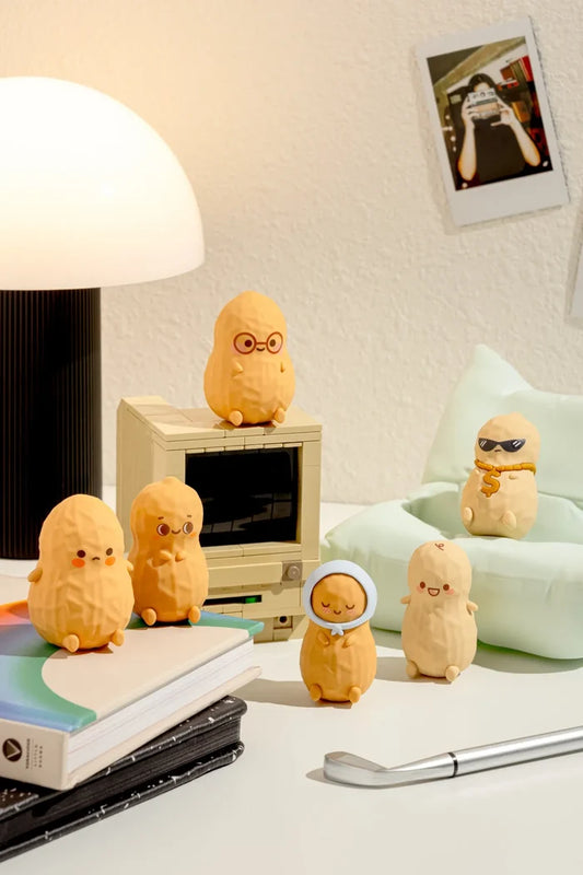 Smoko Peanut Familia Blind Box Figure
