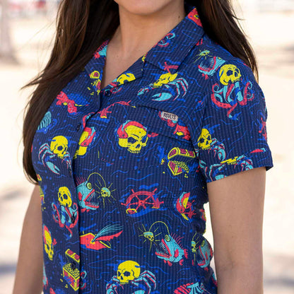 RSVLTS RSVLTS Women's Short Sleeve Shirt What Lies Beneath – Women's Stretch Seersucker Short Sleeve Shirt What Lies Beneath – Women's Stretch Seersucker Short Sleeve Shirt